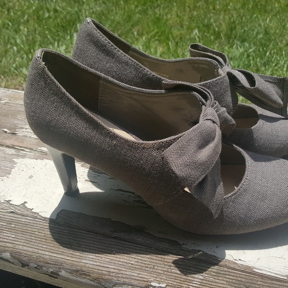 Shoes - Picture 2 of 2